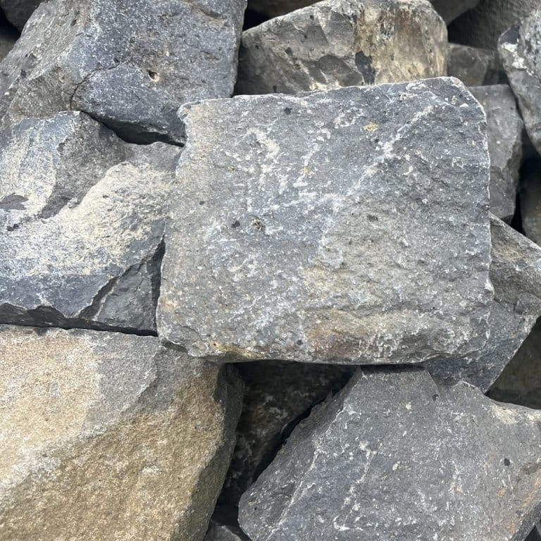 Basalt Pflasterstein Altstadtpflaster Restaurierung Gartenwerk große Auswahl an Pflasterbelag