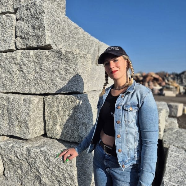 Gartenlandschaftsbau modern und nachhaltig hochwertige Natursteine Quadersteine kostenlose Beratung bei Natursteinhandel Bollerrocks