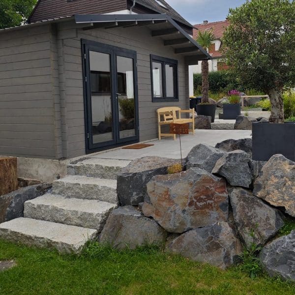 Granit Quaderstufen 40 natürliche Gartengestaltung mit Bollerrocks
