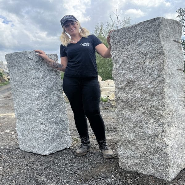 Nachhaltiger Gartenbau mit Granit Naturstein Quader Zaunpfosten Quaderblöcke Granit weiß