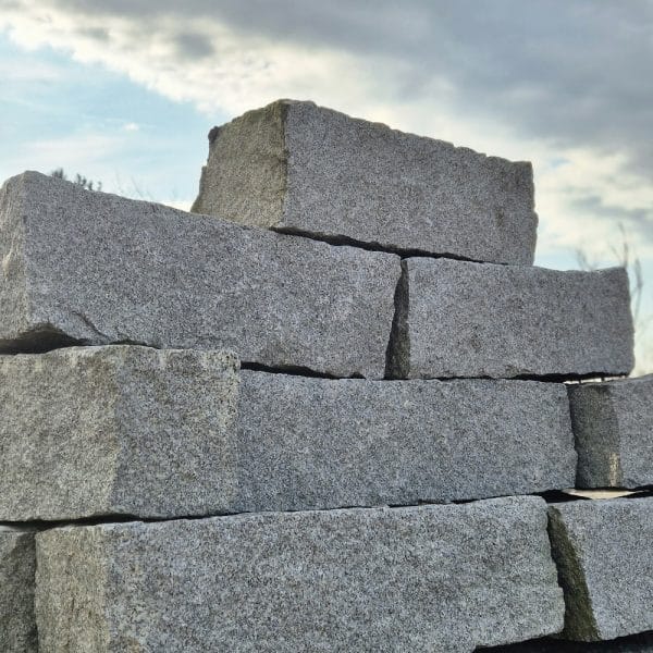 Terrasse abfangen mit Granit Naturstein Quaderstein