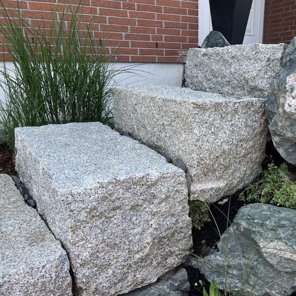 helle Gartentreppe mit Granit Quaderstein Gartenstein Vorgarten Terrasseaufgang mit Naturstein