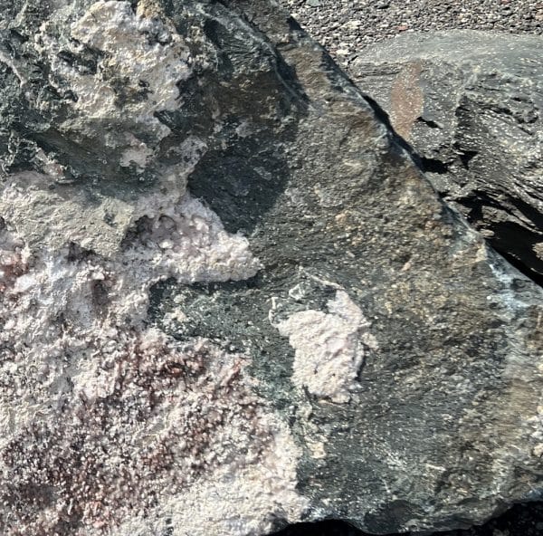 Diabas Trockenmauerstein mit Quarzanteil riesen Auswahl an Natursteinen