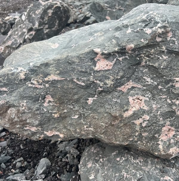schöne Bruchsteine kaufen bei Bollerrocks Steinausstellung Steinlager