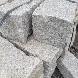 Granit Mauerstein, gespalten, mittel