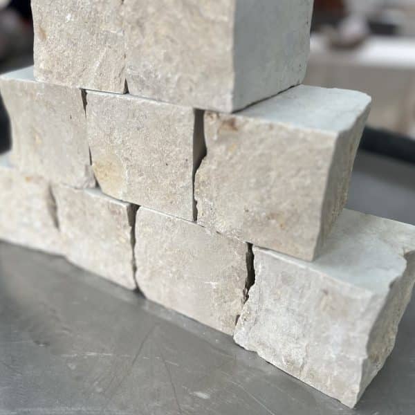 Kopfsteinpflaster creme Naturstein heller Bodenbelag Steinboden Läufer Kleinpflaster