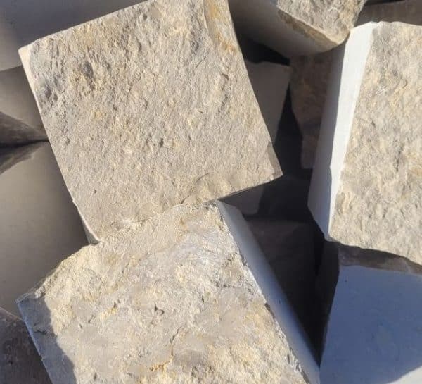 Kopfsteinpflaster weiss Marmor feines Kleinpflaster Naturstein