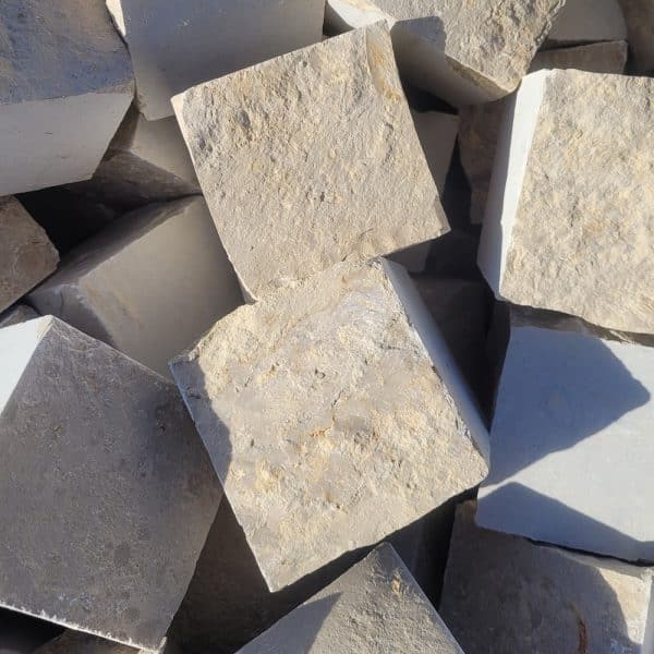 helles Jura Marmor Naturstein Pflaster für Selbstabholer Terrassen Platten und Belag bei Bollerrocks
