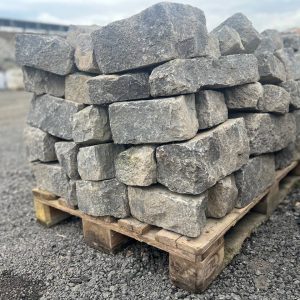 Basalt Mauersteine 10-20 gespalten