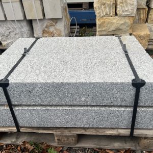 Granit grau Blockstufe allseits gesägt