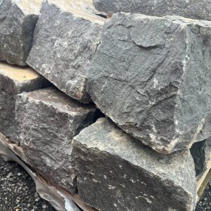 Basalt Mauersteine 15-25 gespalten