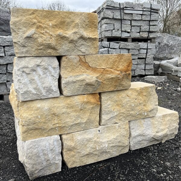 massive sandstein mauersteine für natursteinmauern im außenbereich München Köln