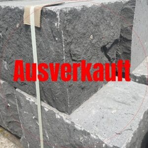 Basalt Quader liefern nach Oesterreich und Schweiz Naturstein Mauerstein gross dunkel scaled