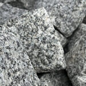 Granit Pflaster 8 11 grau lose oder im Big Bag kaufen und selbst verlegen als Weg oder Naturstein Fl&auml;che im Garten