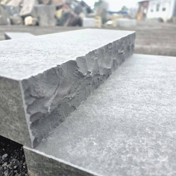 Naturstein Blockstufe Basalt Grossformat Gartengestaltung Karlsruhe Ettlingen