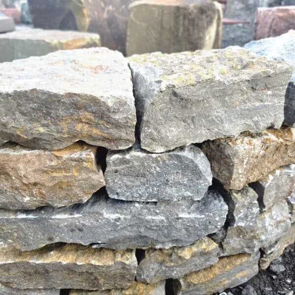 Wasserbau Brunnenbau rund bauen mit Naturstein Kreis mauern