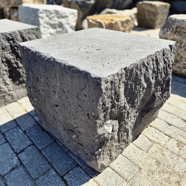 schöner Sitzstein grau Dekostein Gartenprojekt planen und durchführen bei Bollerrocks