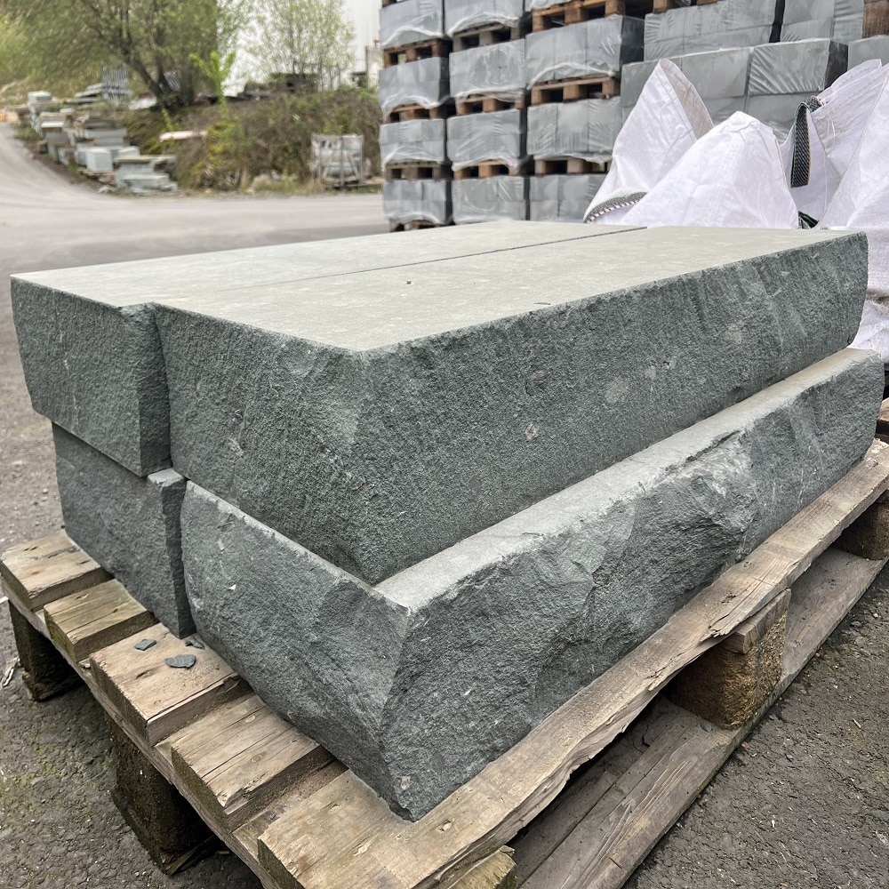 günstige Naturstein Blockstufe für Gartentreppe kaufen und liefern lassen von Bollerrocks Gartenstufen massiv