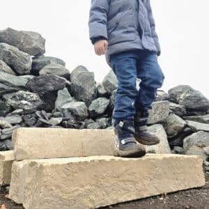 gro&szlig;e Auswahl an Blockstufen bei Bollerrocks Ma&szlig;anfertigung breiter Treppenaufgang