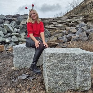 Granit Stein W&uuml;rfel Sitzquader 50 gespalten