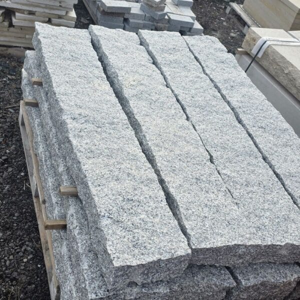 Granit Naturstein Palisade frostbeständig und witterungsfest im Außenbereich für Köln und Bonn