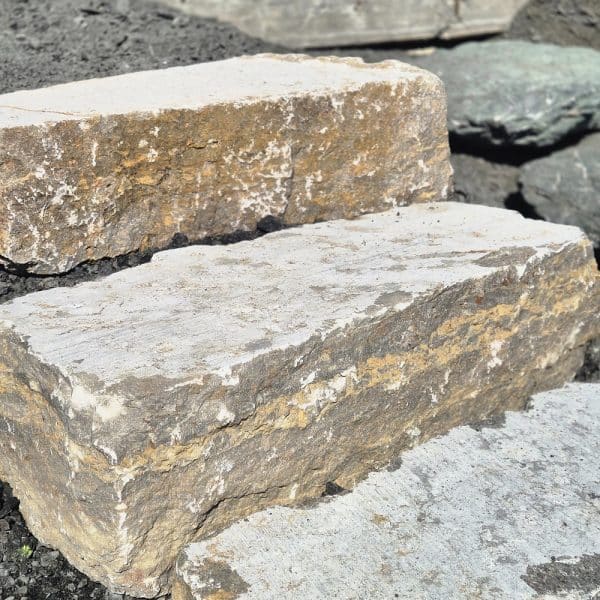 Steinstufe Gartenstufe Muschelkalk Naturstein greativer Gartenbau Galabau
