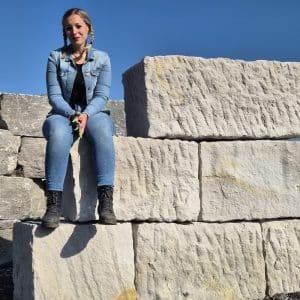 schöne kreative Gartengestaltung mit Lisa von Bollerrocks Steine rund um Haus und Garten