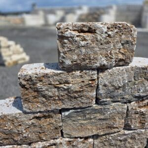 Antik getrommelter Muschelkalk Systemblock hochwertig ges&auml;gt W&uuml;rzburg Aschaffenburg