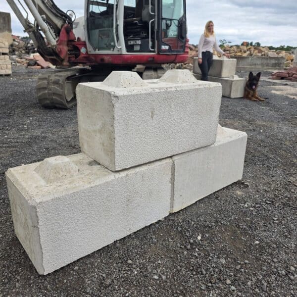 Betonsteine kaufen 40x40x80 Steinwand Grenzmauer Anfahrschutz Boxenbau