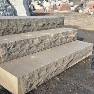 Grauwacke Blockstufe 120 bossiert OF geflammt