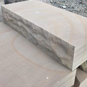 Grauwacke Blockstufe 80 bossiert OF geflammt