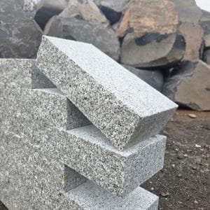 massiver Naturstein Mauerstein hell kaufen bei Bollerrocks Selbstabholer oder Lieferung Schichtmauerwerk