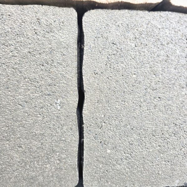 Steingraues modernes versickerungsfähiges Betonpflaster Ökopflaster belastbar pflegeleicht Kassel Fulda