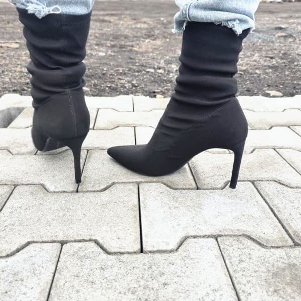 Steinweg Gartenwege Parkfläche pflastern mit Betonstein H Form schöner Pflasterweg