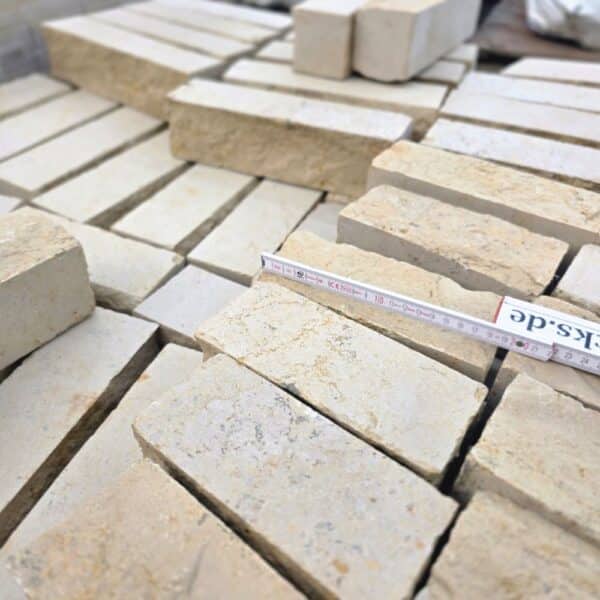 beliebtes Natursteinpflaster Terrassenpflaster Jura Marmor mediterraner Bodenbelag für den Außenbereich