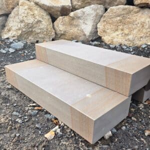 bunt durchzogene Blockstufen Grauwacke Eigenschaften moderne Treppenanlage Hauseingangsstufen kaufen