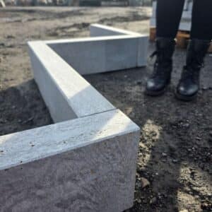 Pflasterfl&auml;che zum Hauseingang Einfassung von Gehwegen Gartenbau Gartenplanung bei Bollerrocks Steinhandel Gelsenkirchen Leipzig Braunfels