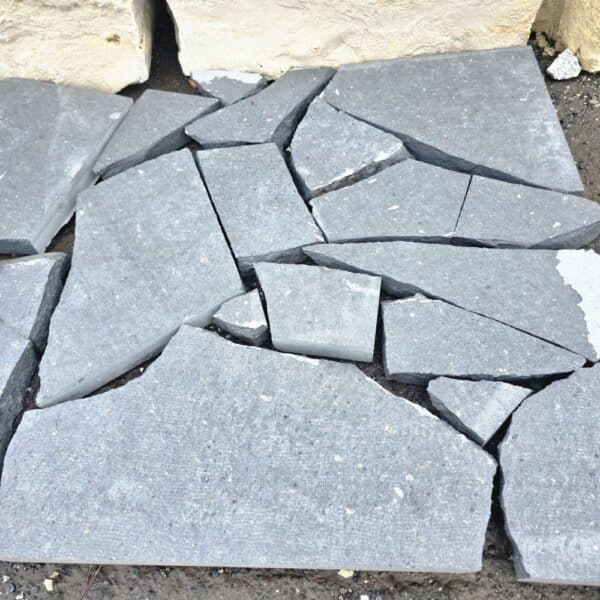 Polygonalplatten grauer Basalt für hochwertige Pflasterflächen Grillplatz feuerstellen Chemnitz Zwickau