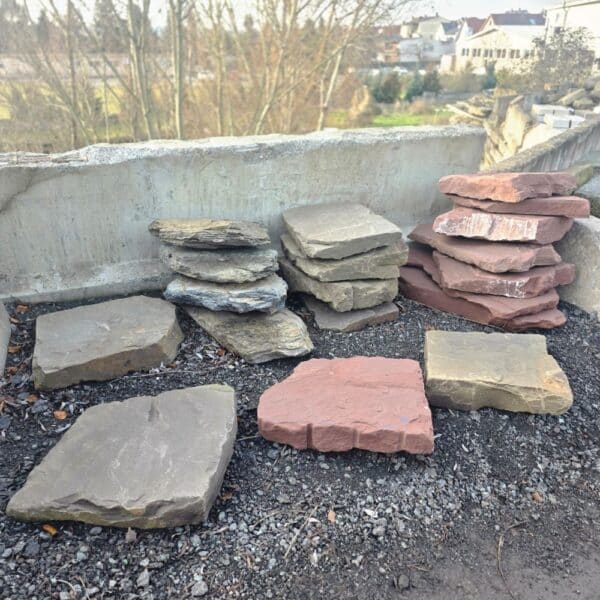 unförmige Trittsteine schöne Gartenwege Laufewege Gehweg Gestaltung mit Bollerrocks