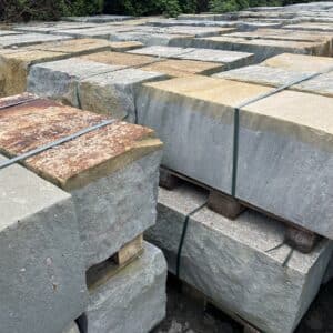 F&uuml;r St&uuml;tzmauern und Einfassungen geeignete Dolomit Quader ges&auml;gt hochwertig