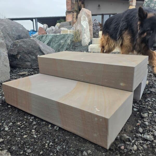 Grauwacke Blockstufen mit hoher Belastbarkeit für Außenanlagen Köln Leipzig