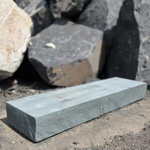 Massiv geschnittene Dolomit Blockstufen f&uuml;r Gartenanlagen K&ouml;ln Hamburg