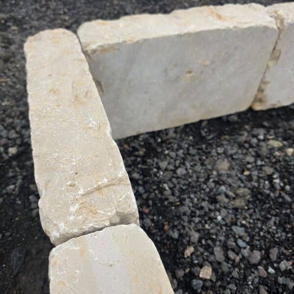 mediterraner Gartenstein Randstein für Gartenwege Bett Einfassungen Abtrennungen schöne Pflasterfläche