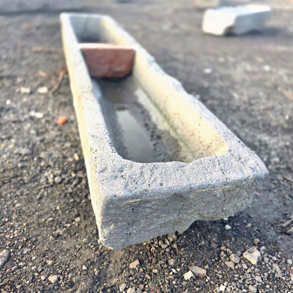 Basalt Naturstein Trog lang für Brunnenlösung und moderne Gartengestaltung Passau Deggendorf