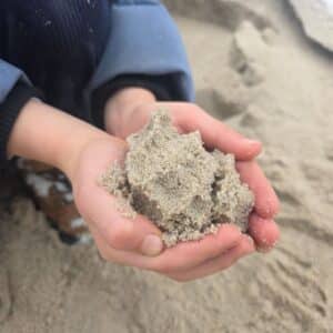 Heller Spielsand f&uuml;r Sandkasten kaufen bei Bollerrocks Lich Marburg Butzbach Friedberg M&uuml;nzenberg weich sauber und angenehm Mannheim Karlsruhe