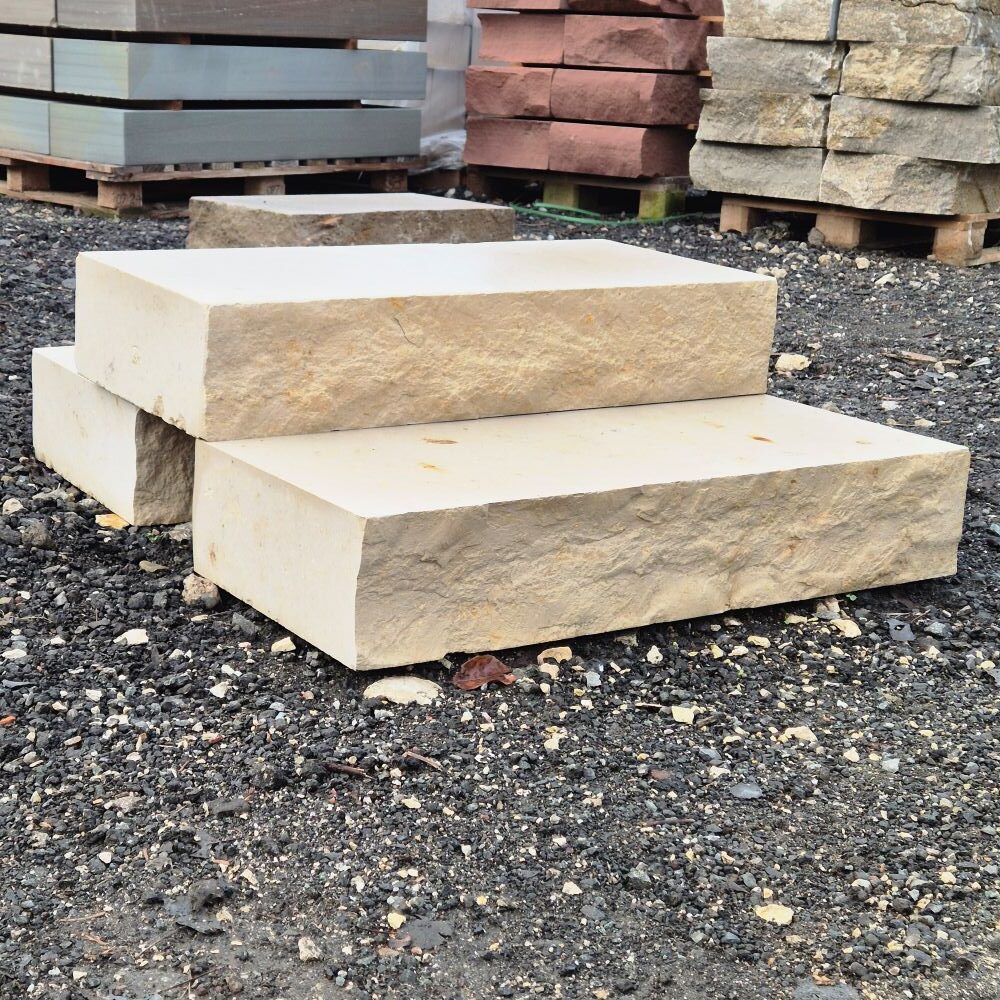 Naturstein Blockstufe Jura Marmor gespalten Treppenstufe Gartenbau massiv langlebig Köln München